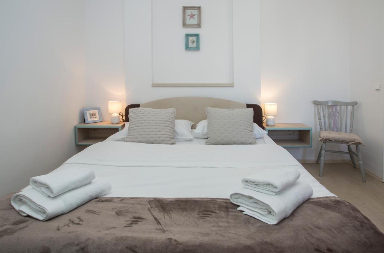 Town Place Apartment *